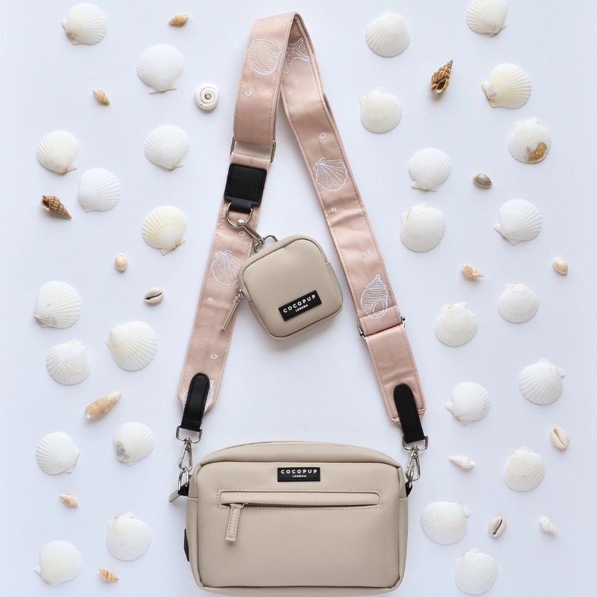 Cocopup-Tasche-Caramel-Latte-mit-Muschelgurt Cocopup Gassitasche Groß, Caramel Latte mit Gurt Muscheln und Leckerlitasche  (=3-teilig)