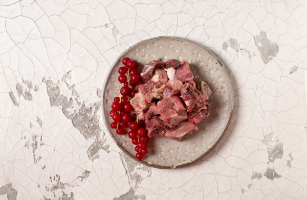 Paul & Paulina  Wild-Muskelfleisch in Würfel (geschnetzelt) 1 kg Paul & Paulina  Wild-Muskelfleisch in Würfel (geschnetzelt) 1 kg