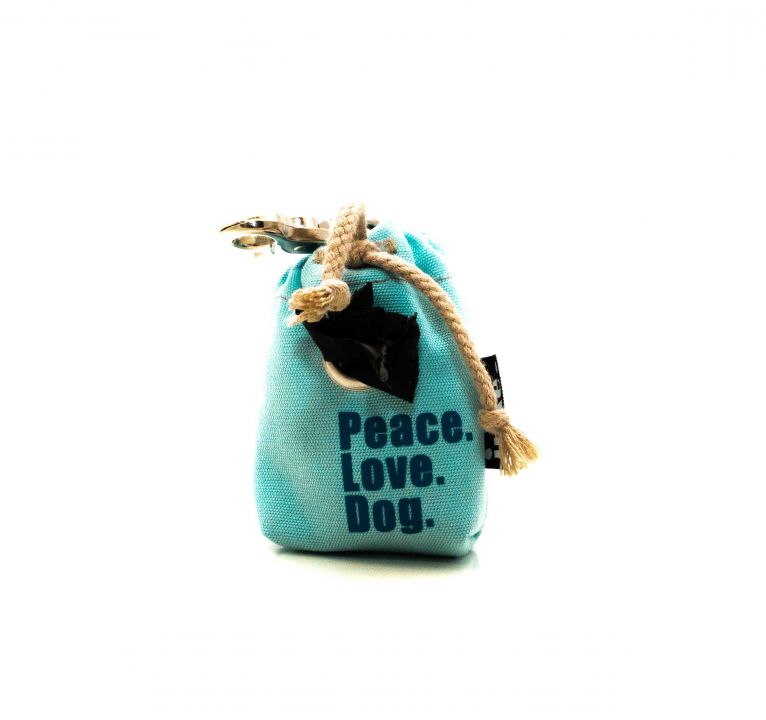 DSC02357 INKE. Kotbeutelspender Mint mit PeaceLoveDog, Silber