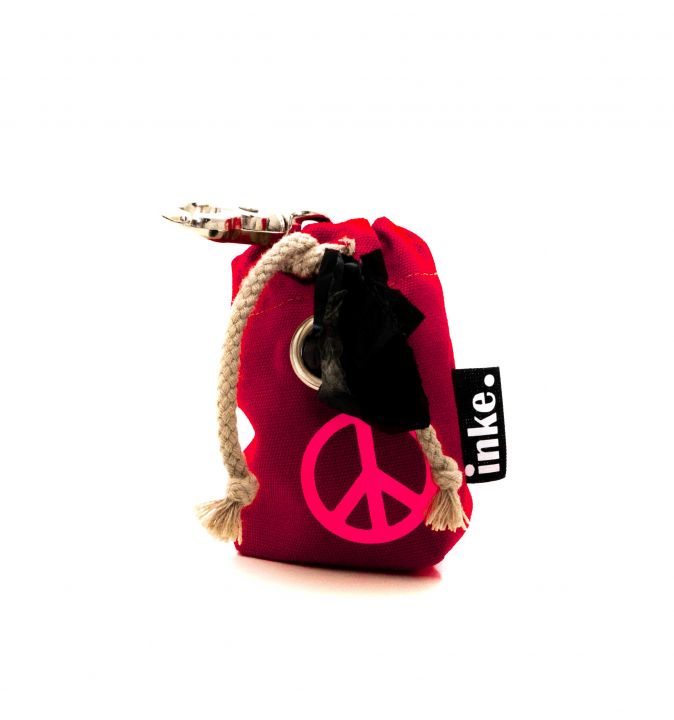 DSC02358 INKE. Kotbeutelspender Rot mit Peace, Silber