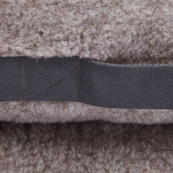 cloud7-dog-bed-siesta-teddy-detail-strap